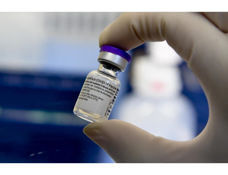 Vaccinazioni: ecco i dati reali sulla situazione in Campania. Intanto arrivano, dalla Regione, aiuti per le famiglie con ‘fragilità’