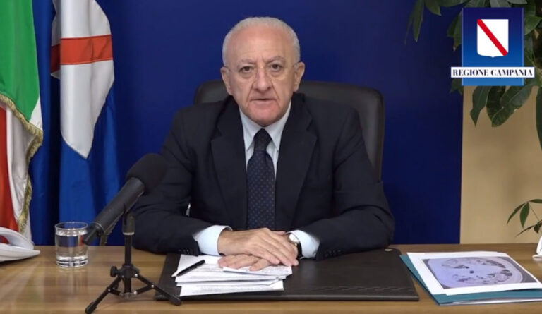 Ed arriva anche l’immancabile ordinanza di De Luca: stop a mercati e confermata la chiusura di parchi e ville comunali