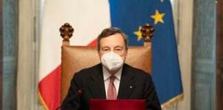 Omicron, a Natale avremo molti casi. Draghi convoca la cabina di regia il 23 dicembre: in arrivo una stretta