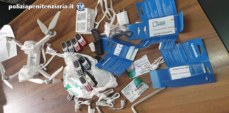 Nel carcere di Secondigliano i telefonini arrivano dal cielo: ‘intercettato’ un altro drone atterrato all’interno