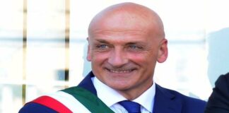 Il sindaco di Pozzuoli all’Asl: “Inconcepibile attese anche di tre ore per sottoporsi alla vaccinazione!”