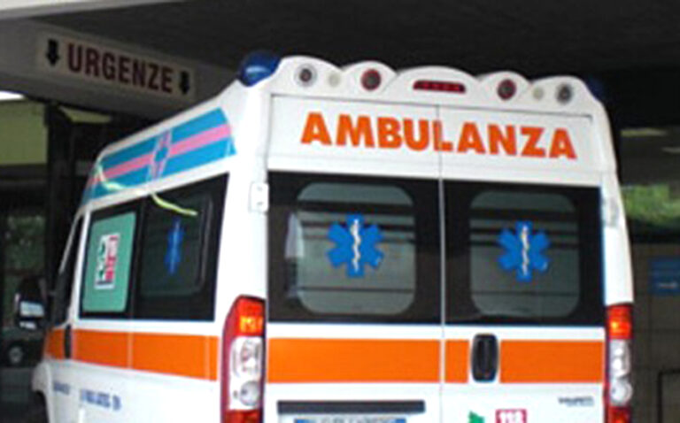 Secondigliano: morto 64enne colto da infarto mentre era alla guida della propria auto