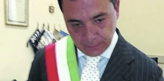 Ercolano, ex consigliere comunale Rory Oliviero arrestato in hotel in Cilento: aveva pistola, coltelli e assegni