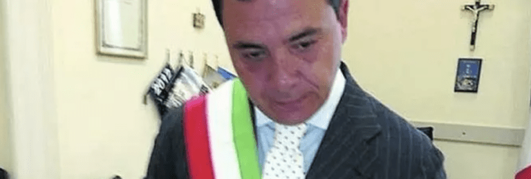 Ercolano, ex consigliere comunale Rory Oliviero arrestato in hotel in Cilento: aveva pistola, coltelli e assegni