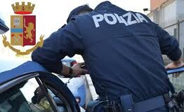 Caserta, minaccia il suicidio sui social: docente e polizia salvano una studentessa