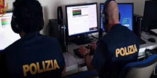 Napoli: la polizia irrompe in un garage ed arresta tre persone per frode informatica