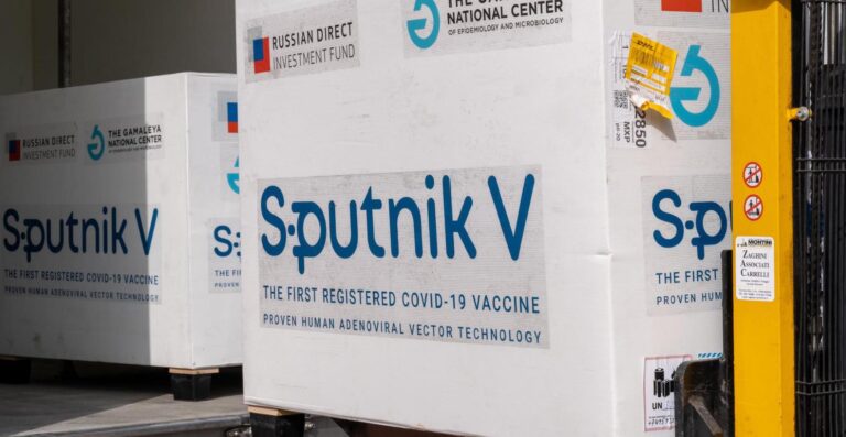 Vaccino Sputnik in Campania, Bonavitacola: “Nessuna violazione, la Regione andrà avanti”