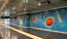 Napoli, panico alla stazione Dante: chiusa per 4 ore dopo l’uscita di fumo da un neon