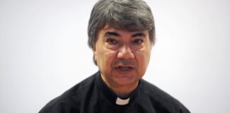 Il vescovo di Napoli: “Occorrono aiuti, altro che lo sblocco dei licenziamenti!”