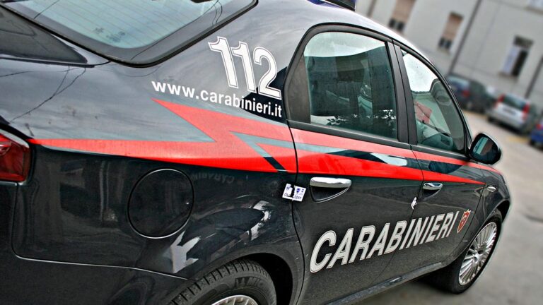 Casoria: giovane incensurato ferito da due colpi di pistola al collo ed al torace