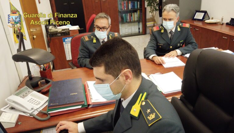 Napoli: nove persone denunciate per truffe, nell’ambito di una indagine sulle assicurazioni via web