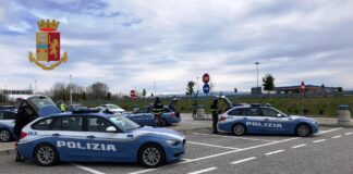 Auto prese a noleggio e poi spedite all’estero per essere vendute: dieci arresti