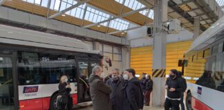 Napoli: in servizio altri 13 autobus a metano. Per i nuovi treni del metrò se ne parlerà a giugno