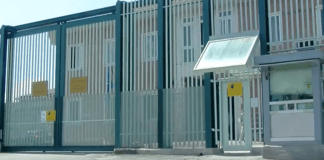 Nel carcere di Avellino scoperti 14 micro-telefonini: erano nascosti nel ‘ragù’