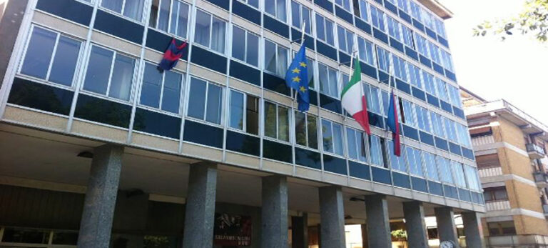 False ordinanze sulle scuole di Caserta, il Comune: “Si tratta di fotomontaggi, si torna in classe!”