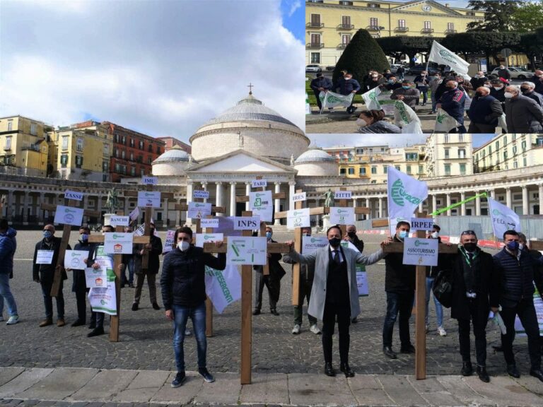 Da Napoli a Caserta, la protesta di Confesercenti: “Queste croci simbolo del nostro calvario!”