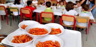 Orta di Atella, pasti mensa scuola materna: costi alle stelle. Cittadini infuriati con Santillo e company, pronto emendamento dell’opposizione