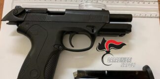 Napoli: in un condominio trovate pistole e proiettili, erano nelle cassette antincendio