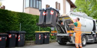 Tragedia in Irpinia, cade dal camion dei rifiuti: muore operaio