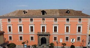 Puc di Sant’Arpino, il sindaco Dell’Aversana annebbiato dai social ha smarrito la via della dignità politica