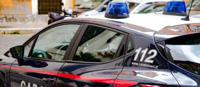 Due colpi di fucile esplosi in un parco residenziale a Castello di Cisterna
