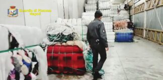 Ercolano: sequestrate 400 tonnellate circa di indumenti usati e di scarti di lavorazione