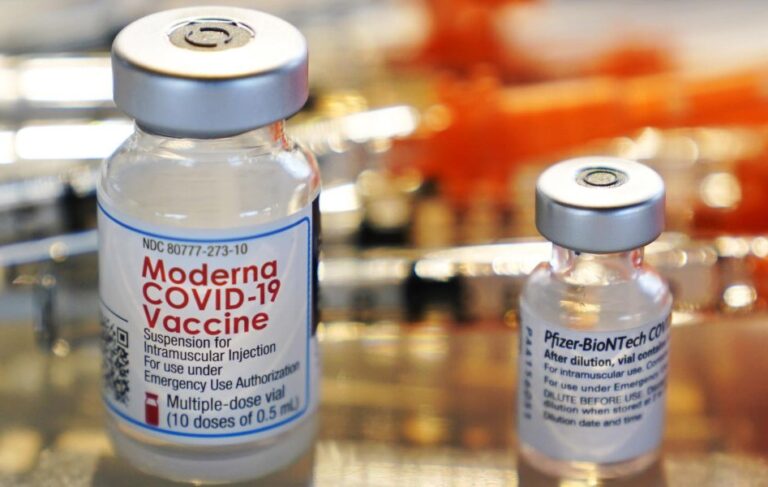 Pfizer e Moderna, da domani in Campania richiami dopo 30 giorni