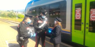 Sorpresi sul treno Casoria-Sorrento con coltelli e bastoni, denunciati due minorenni