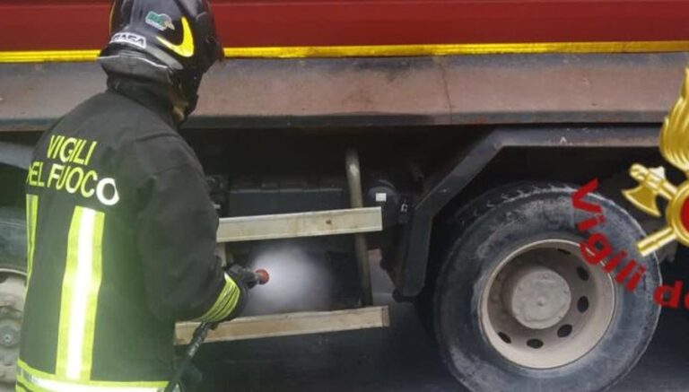 Francolise: tragico scontro tra un Doblò ed un camion, perde la vita donna 53enne di Sessa Aurunca