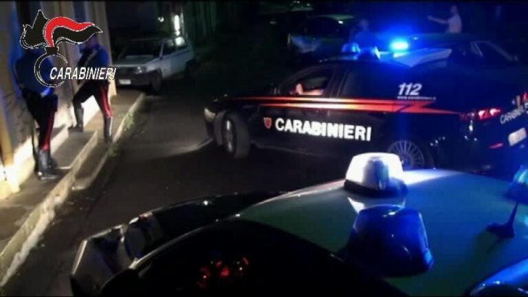 Blitz anticamorra ai Quartieri Spagnoli, 3 clan gestivano il traffico di droga: 53 arresti