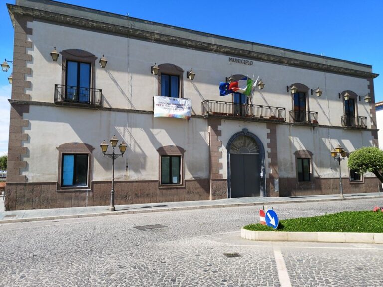 Castel Volturno: il sindaco Petrella annuncia le proprie dimissioni nel corso del Consiglio Comunale