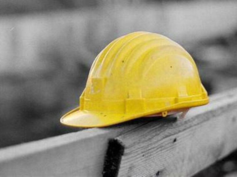 Istat, per l’industria caduta record dal luglio 2020