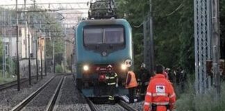 Caserta-Benevento, treni bloccati per una frana sui binari: caos e disagi