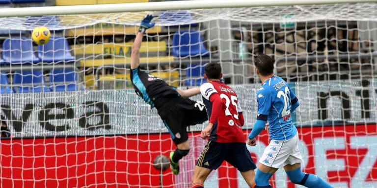 Contro il Cagliari (Oggi ore 15,00) torna Lozano dal primo minuto, in difesa riecco Manolas