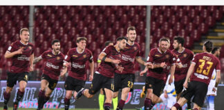 Dopo 23 anni la Salernitana torna in A, e questa sera il municipio diventerà ‘granata’