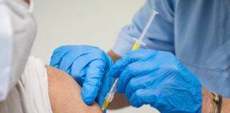 Aifa, poche reazioni avverse ai vaccini: calo del 39%, il 93,5% è lieve