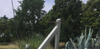 Che scempio: smembrato l’aeroplano in mostra sulla rotonda antistante la Reggia di Caserta. Ma nessuno ha visto niente!