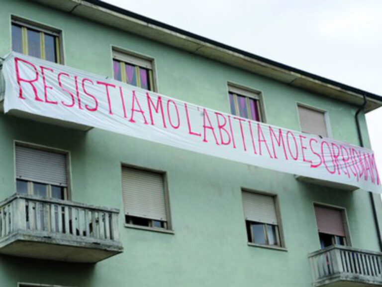 Case occupate impunemente e a dispetto dei legittimi proprietari, quanto ancora verrà consentito questo schifo?