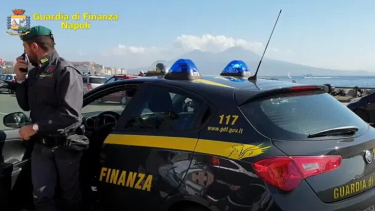 Napoli, arrestato corriere della droga in autostrada: aveva 22 chilogrammi di cocaina in auto