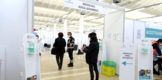 Scorte quasi finite, numerosi hub vaccinali chiusi fino a mercoledì a Napoli