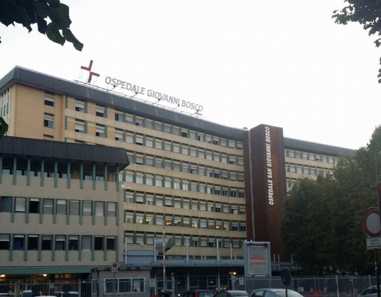 Ospedale San Giovanni Bosco di Napoli, dimesso l’ultimo paziente che era stato colpito dal covid