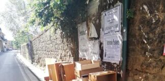 Pieno centro storico, una domenica mattina: ed uno dei marciapiedi di San Nicola diventa una discarica a cielo aperto