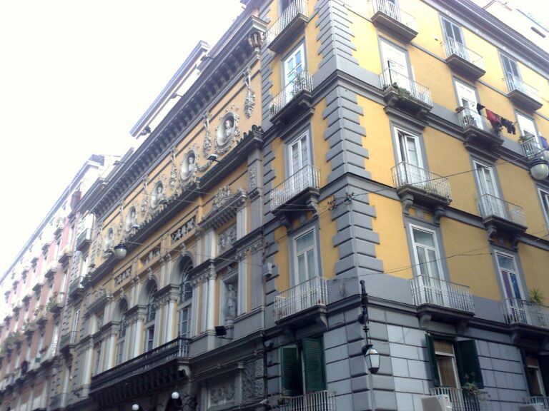 Ragazza trovata senza vita all’interno del teatro Bellini, si tratterebbe di suicidio