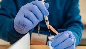 Allarme all’Asl Napoli, casi Covid in aumento: chi è senza vaccino rischia