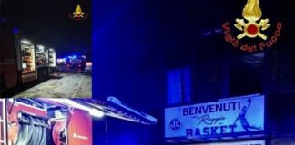 Fiamme e fumo dal Palamaggiò di Castel Morrone, l’incendio ha interessato gli uffici amministrativi di quello che fu il tempio della Juve Caserta campione d’Italia