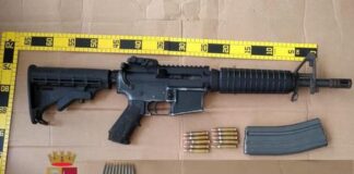 Potente fucile d’assalto trovato in uno stabile del Borgo Sant’Antonio a Napoli, sequestrati anche 115 proiettili