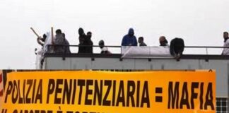 Ancora uno striscione contro la Polizia Penitenziaria: “Il carcere è tortura, aboliamolo!”