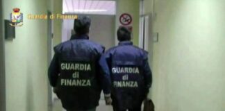 Sottraggono borsello con mille euro ad un anziano: due persone arrestate dalla Guardia di Finanza