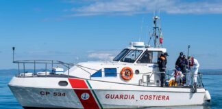 Torre Annunziata, cadavere in mare legato a un masso: è omicidio volontario