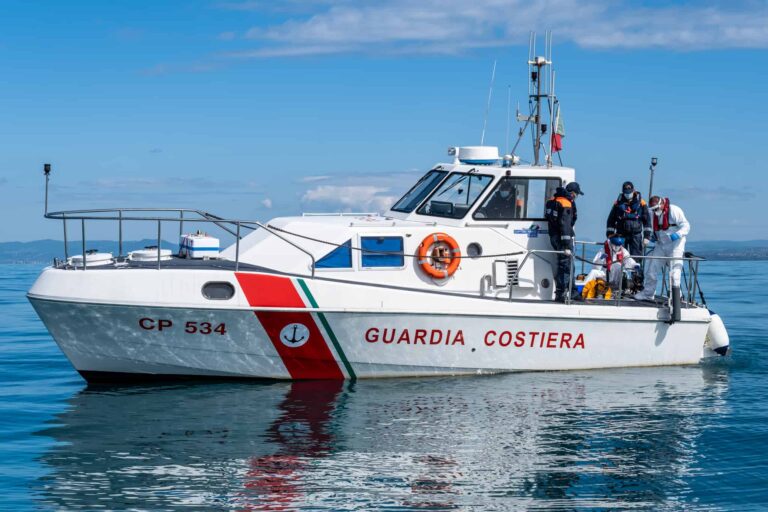 Ischia, 16enne si lancia in un dirupo per motivi sentimentali: salvato per miracolo